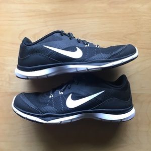 Black and White Nike Training Flex TR 5